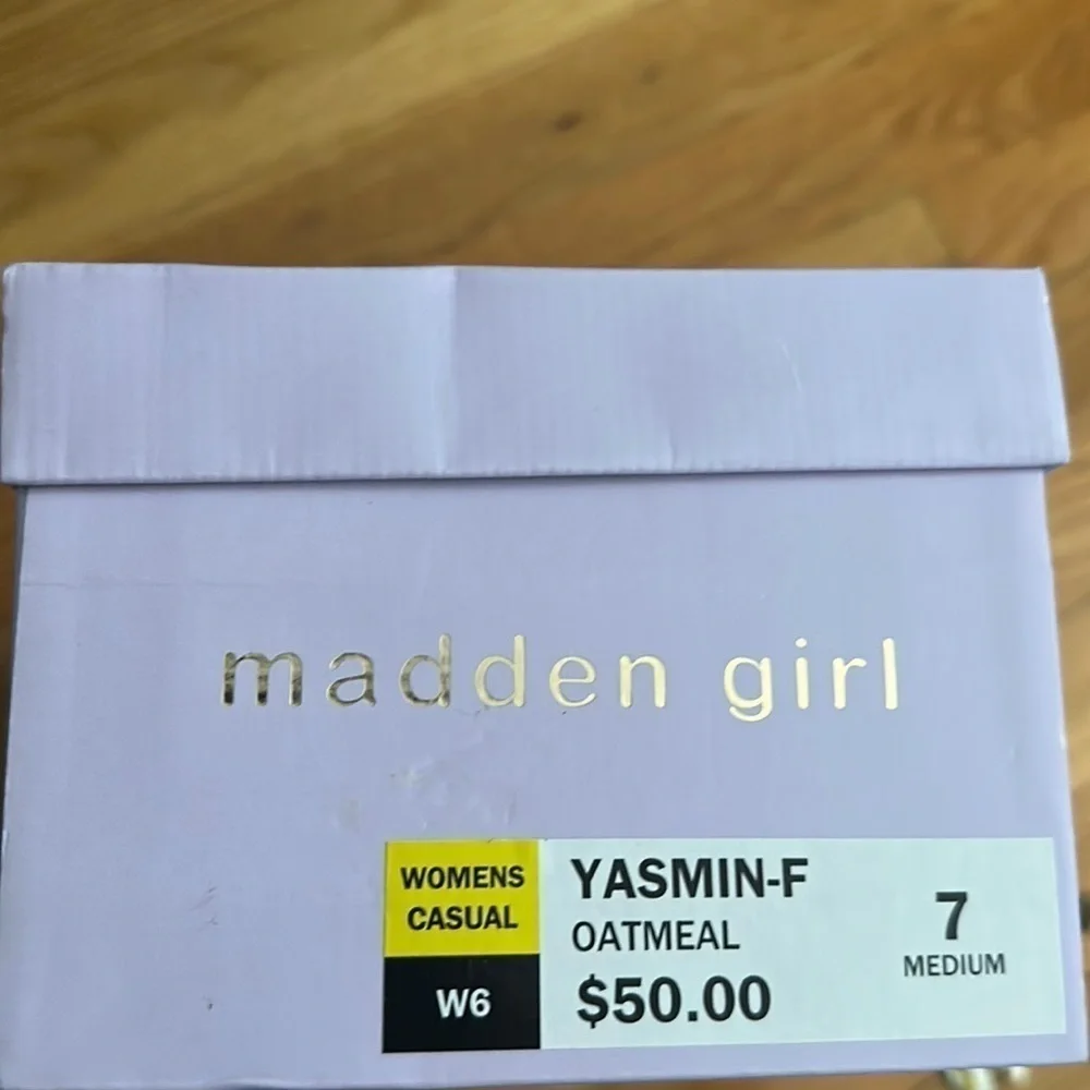 Madden Girl Yasmin F Womens Casual Shoes. Size 7 new in box